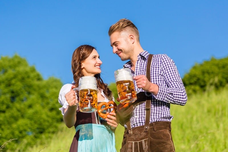 Deutsch Paar in Tracht