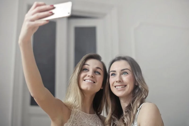 Foto von Frauen die Selfies machen