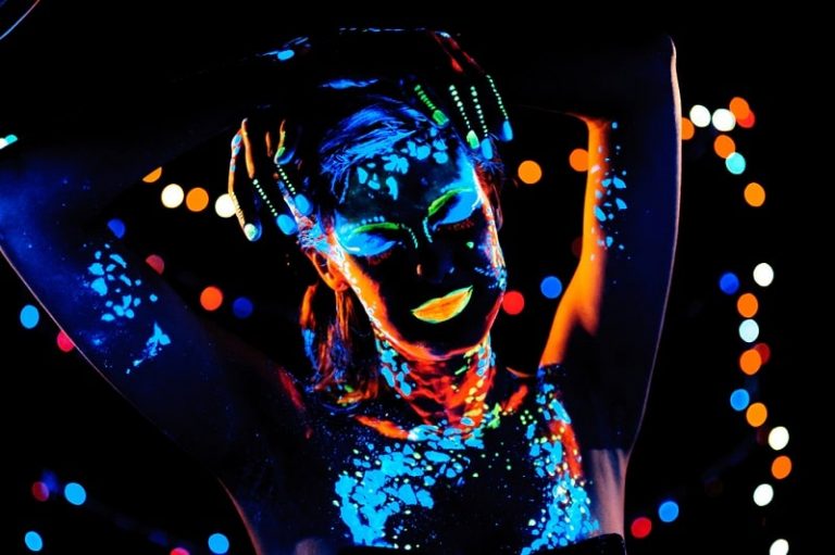 Schwarzlicht Party Outfit Damen