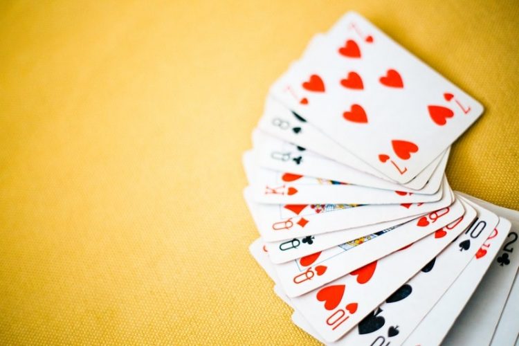 Das Sind Die 5 Besten Kartenspiele Zu Zweit Lebens Karneval