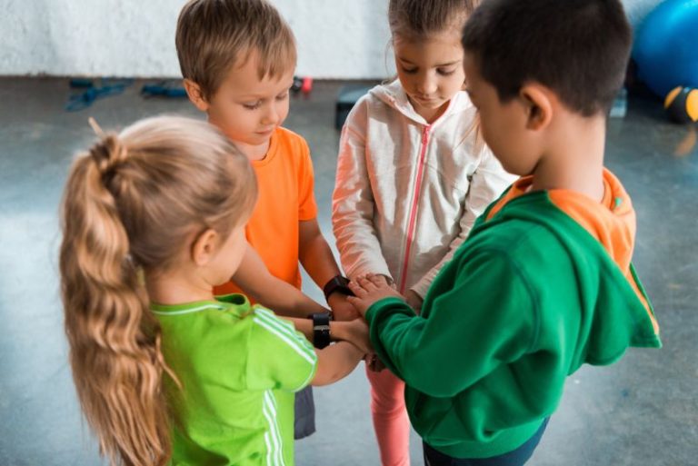 Kreisspiele Kindergarten: Anweisungen Und Lieder