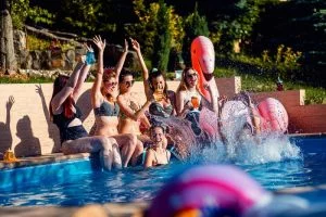 Poolparty Ideen Deko und Spiele