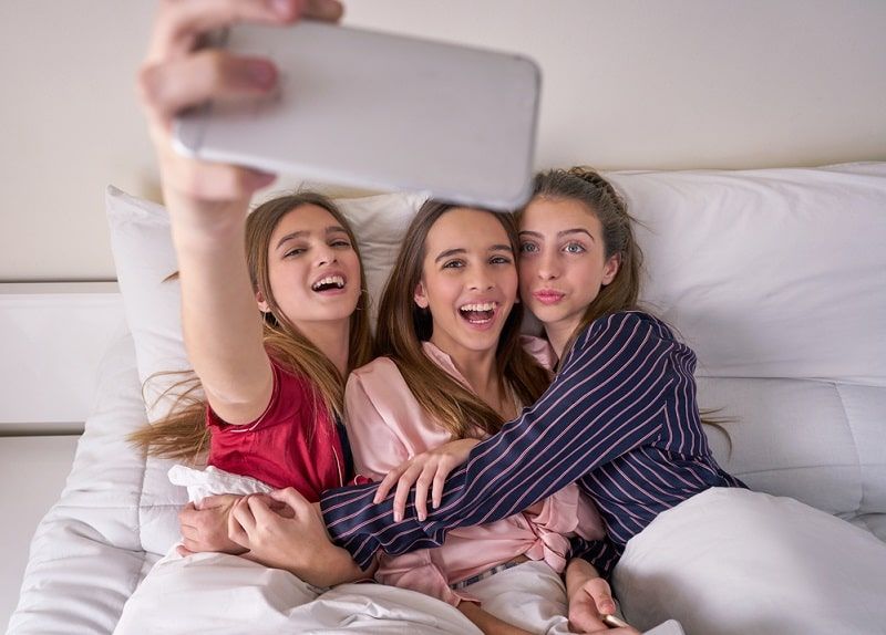 Pyjama Party Mädchen Selfie