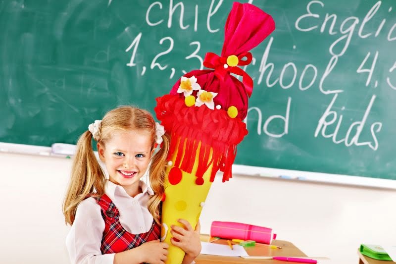 Zuckertüte - Ideen, Tipps und alles über das bunte Wunder Kleines-Madchen-mit-einer-rot-gelben-Zuckertüte