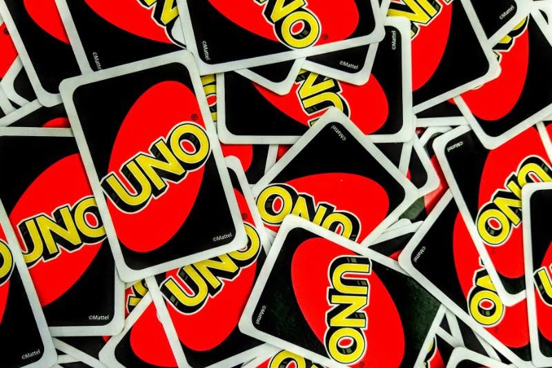 viele-Uno-Karten, spiele zu dritt