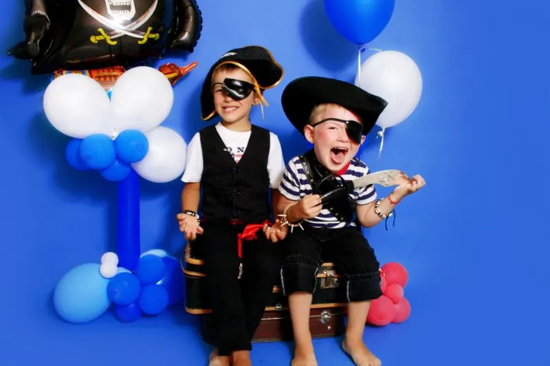 zwei-junge-Piraten