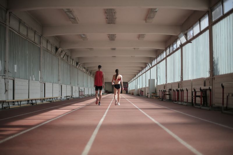 Aufwärmspiele-9 Tolle Spiele Für Das Leichte Aufwärmen! zwei-Personen-auf-einer-Laufstrecke