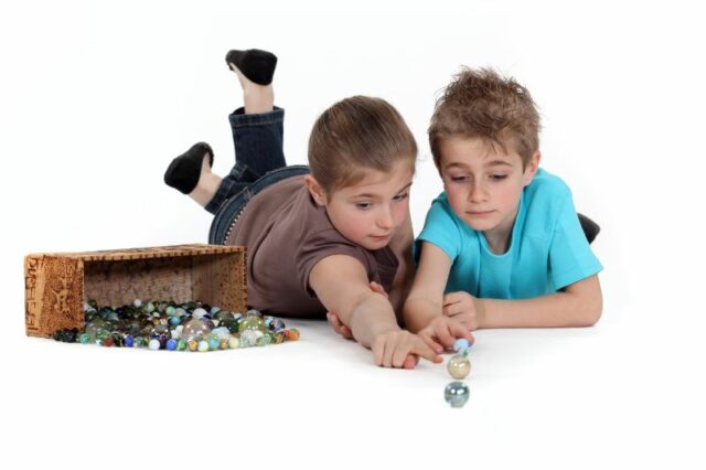 EIHI Murmelspiel Balance-Abenteuer - 60 Bunte Murmeln Für 1-4 Spieler Ab 7 Jahren