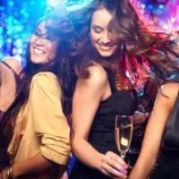 Mädelsabend Mädchen feiern in einer Disco