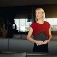 Geschäftsfrau mit digital-Tablette