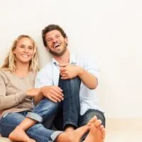 Glückliches Paar zu Hause