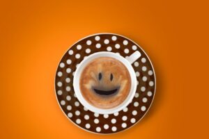 Lächeln in Kafe Tasse