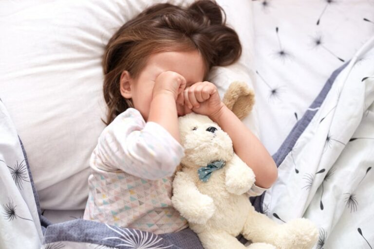 2 Jähriges Kind Braucht 1 Stunde Zum Einschlafen Kind Will Nicht Einschlafen: Ursachen, Tipps und Tricks! - Lebens Karneval