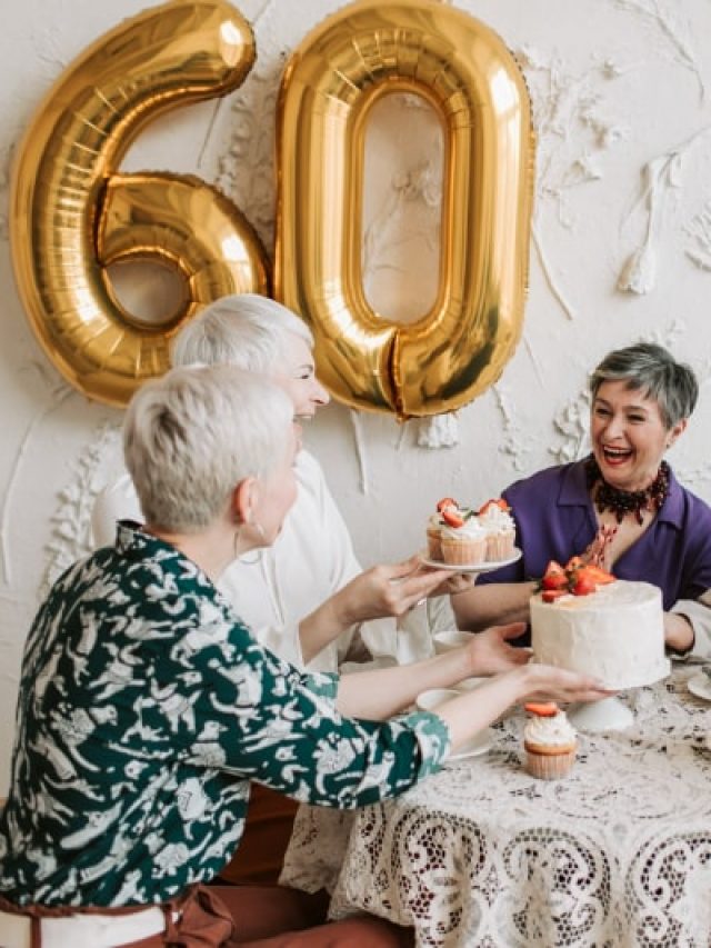 freundinnen-die-den-60.-geburtstag-feiern