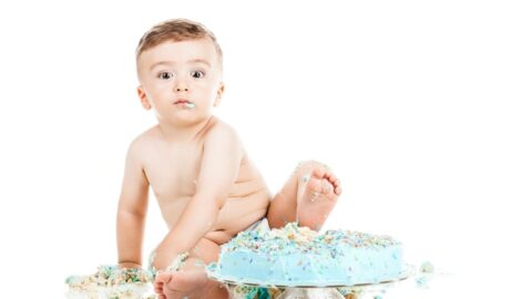 Baby mit Kuchen Cake Smash Shooting