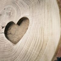 Holzschnitzerei, Symbol der Liebe, das Herz