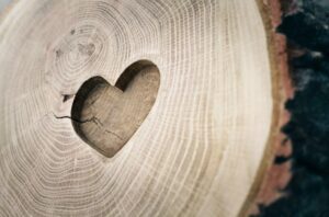 Holzschnitzerei, Symbol der Liebe, das Herz