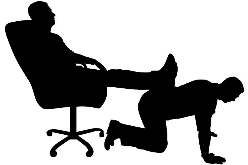 Silhouettenvektor-eines-egoistischen-Mannes-der-auf-einem-Stuhl-sitzt-warf-seine-Beine-auf-den-Rucken-eines-Mannes-zuruck