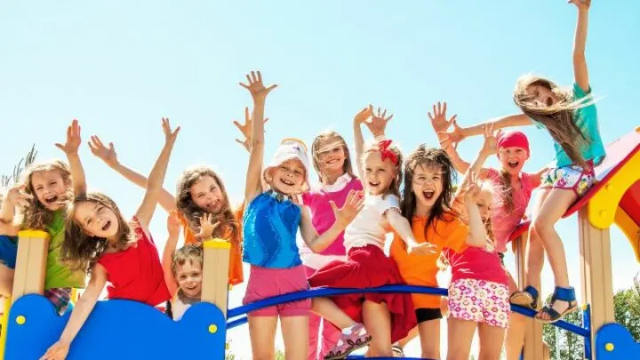 Glückliche Kinder: Geheimnisse Für Erziehung Eines Glücklichen Kindes