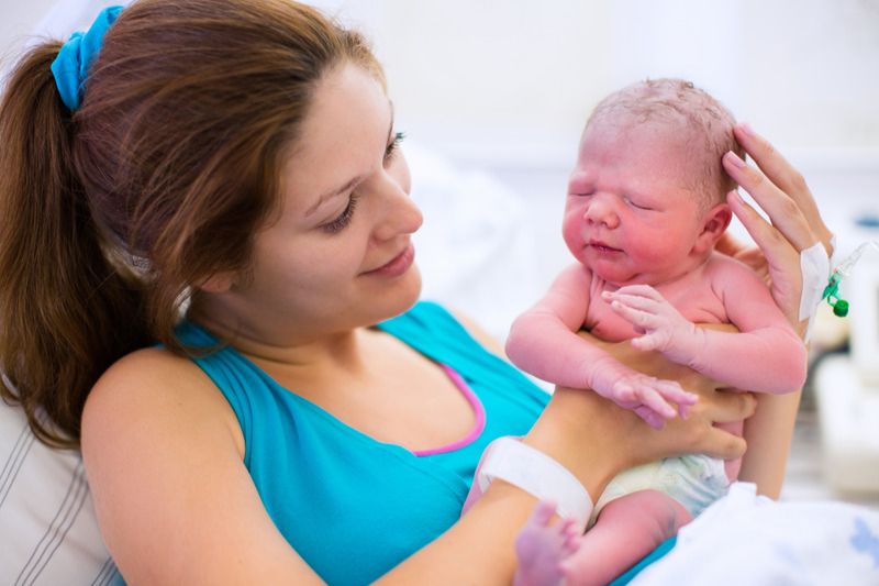 Die-wichtigsten-Informationen-bei-Plan-B-Neugeborenes-Baby-und-die-Mama-Mutter