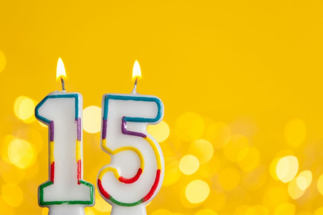 Glückwünsche Zum 15. Geburtstag Das TeenagerAlter Ist Endlich Hier
