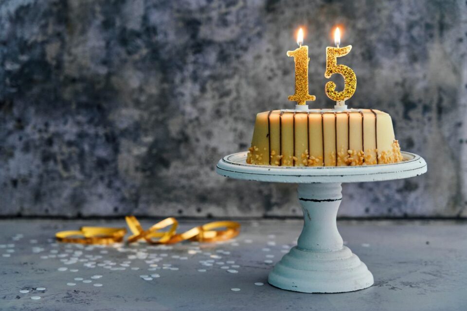 Glückwünsche Zum 15. Geburtstag Das TeenagerAlter Ist Endlich Hier