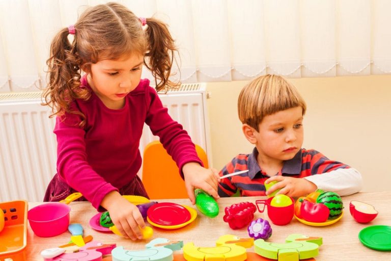 10 Ideen Für Rollenspiele Kindergarten: Entwicklung Durch Spiel & Spaß
