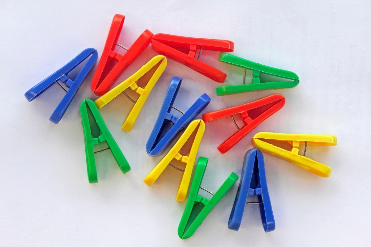 AYNKH 52 Stück Sockenclips Bunt - Sockenklammern Mit Haken - Wäscheklammern Für Waschmaschine & Aufbewahrung