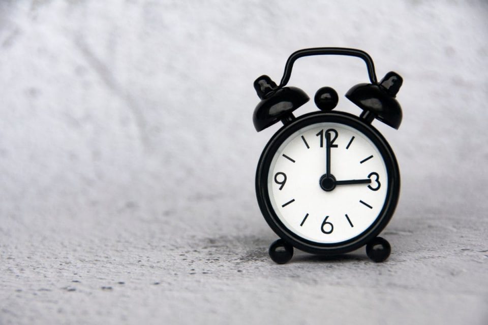 3 Uhr Nachts Aufwachen Spirituelle Bedeutung Der Uhrzeit! Lebens Karneval